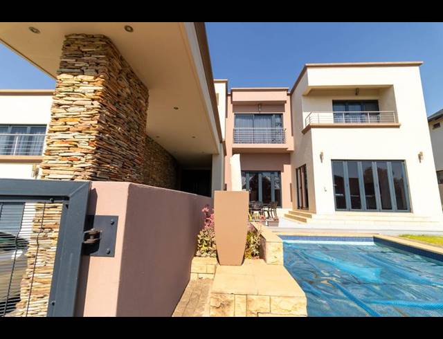 5 BEDROOM HOUSE FOR SALE IN WATERFALL